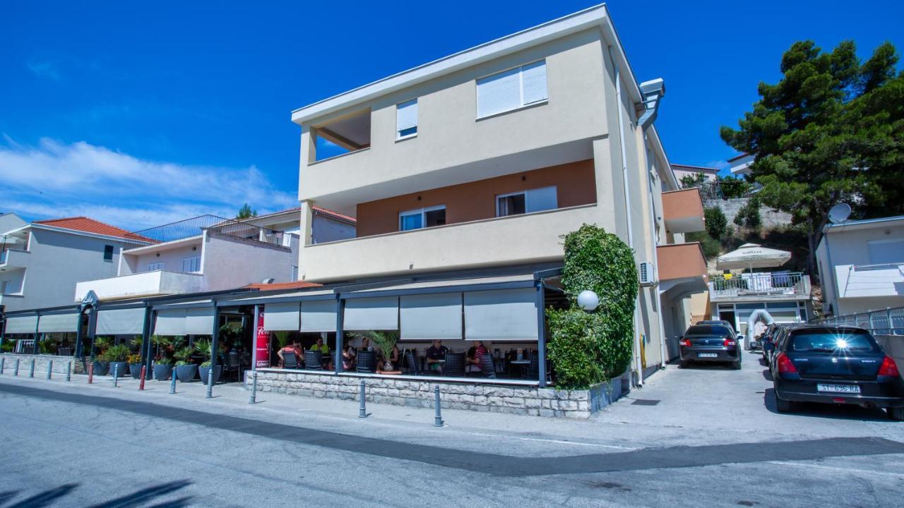 Rooms & Apartments Toni Stobreč Exterior foto